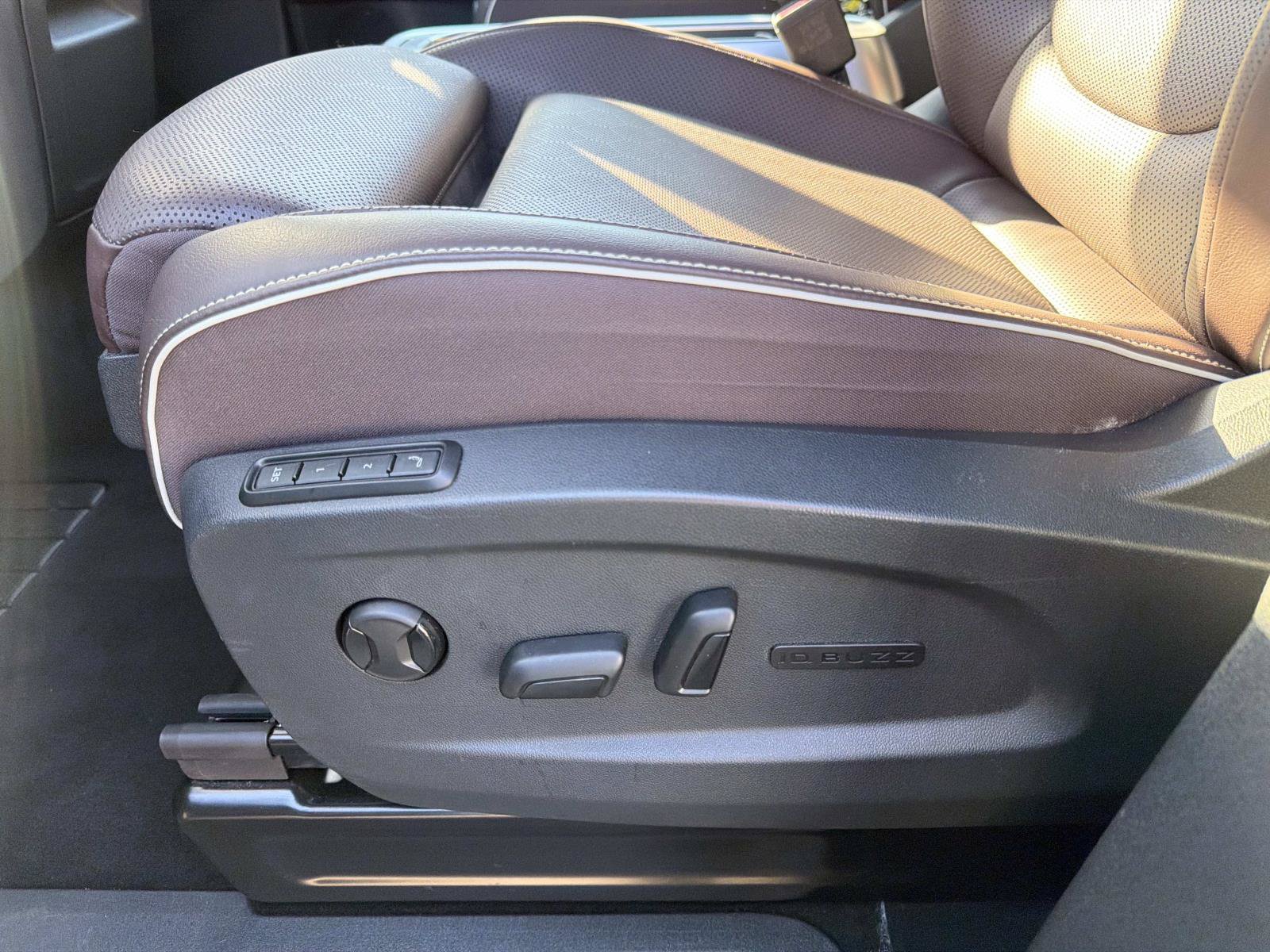 Certified 2025 Volkswagen ID. Buzz Pro S Plus RWD image 14