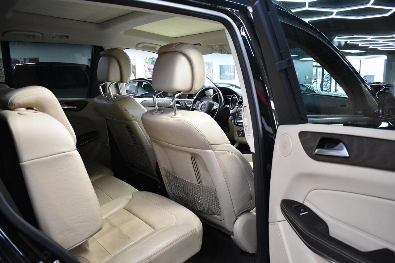 Used 2017 Mercedes-Benz GLS 550 4MATIC image 26