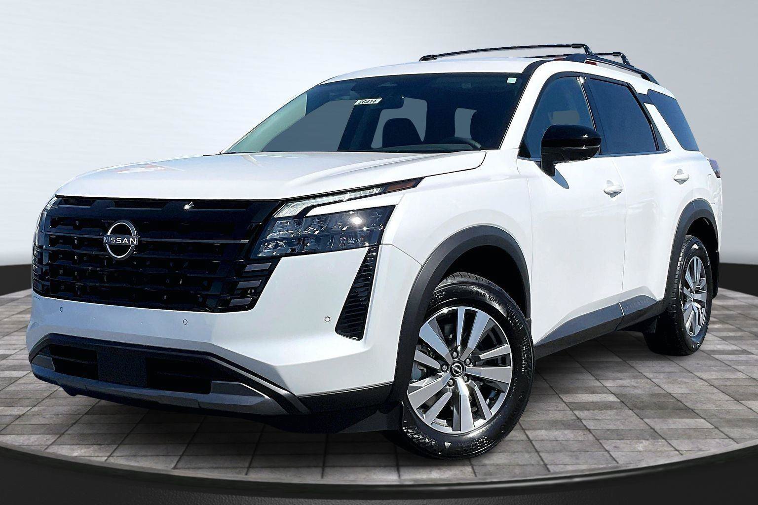 New 2026 Nissan Pathfinder SL FWD image 2