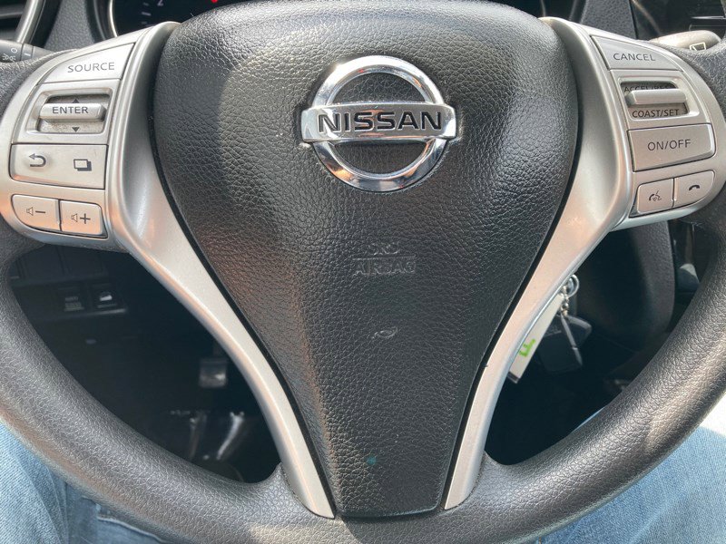 Used 2015 Nissan Rogue S image 9