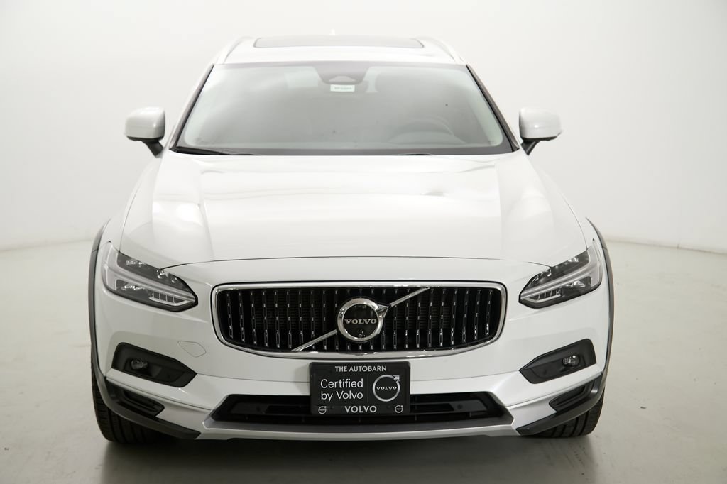 Certified 2025 Volvo V90 B6 Cross Country Plus AWD/4WD image 5