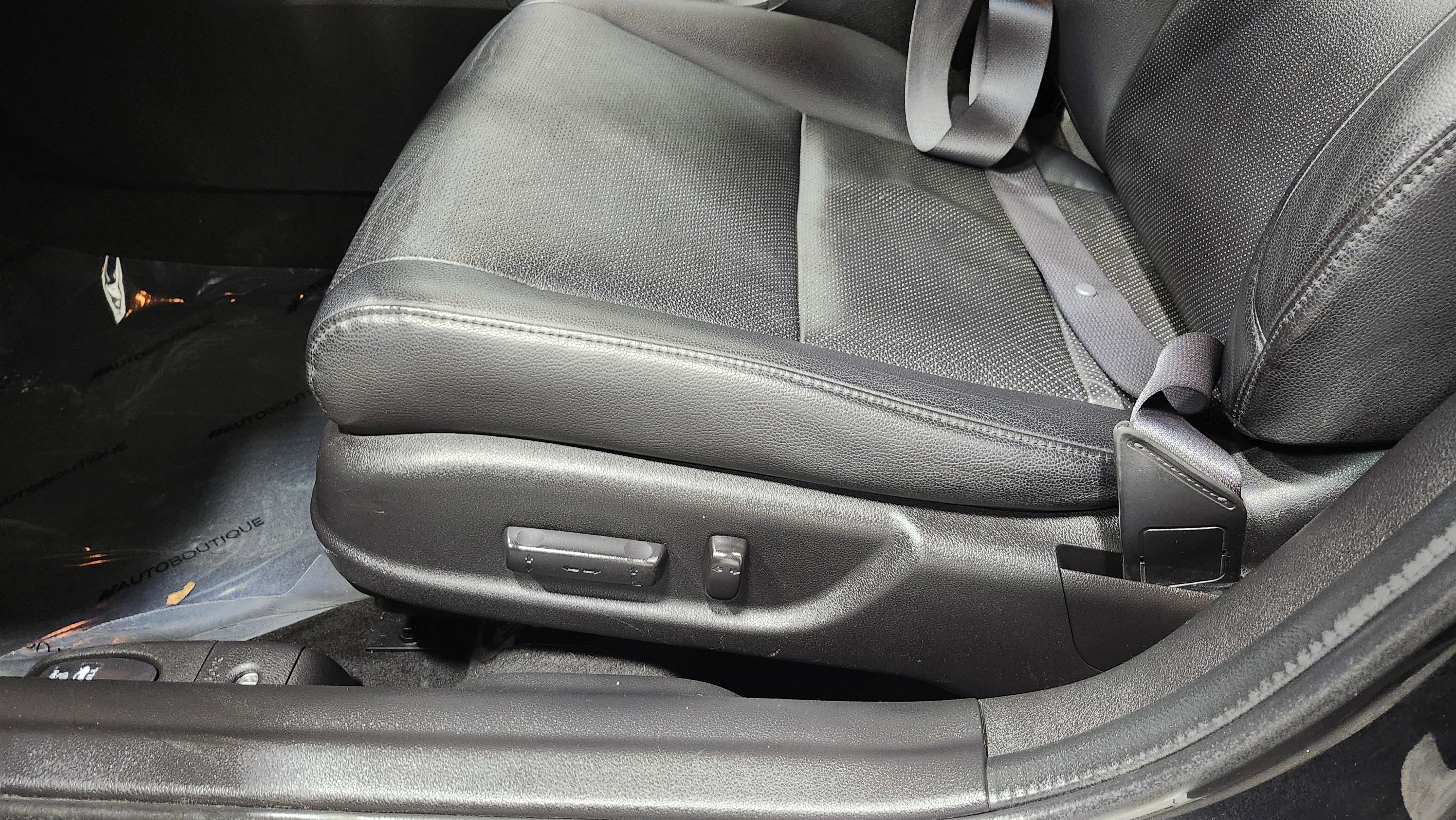 Used 2013 Acura ILX w/ Technology Package image 23