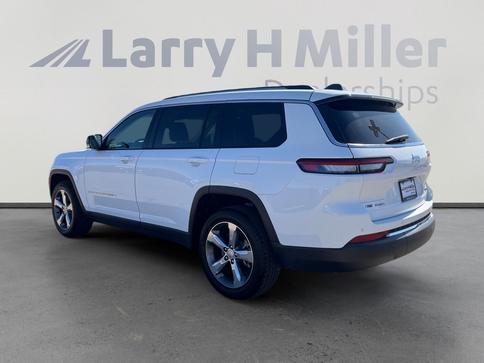 Used 2021 Jeep Grand Cherokee L Limited AWD/4WD image 3