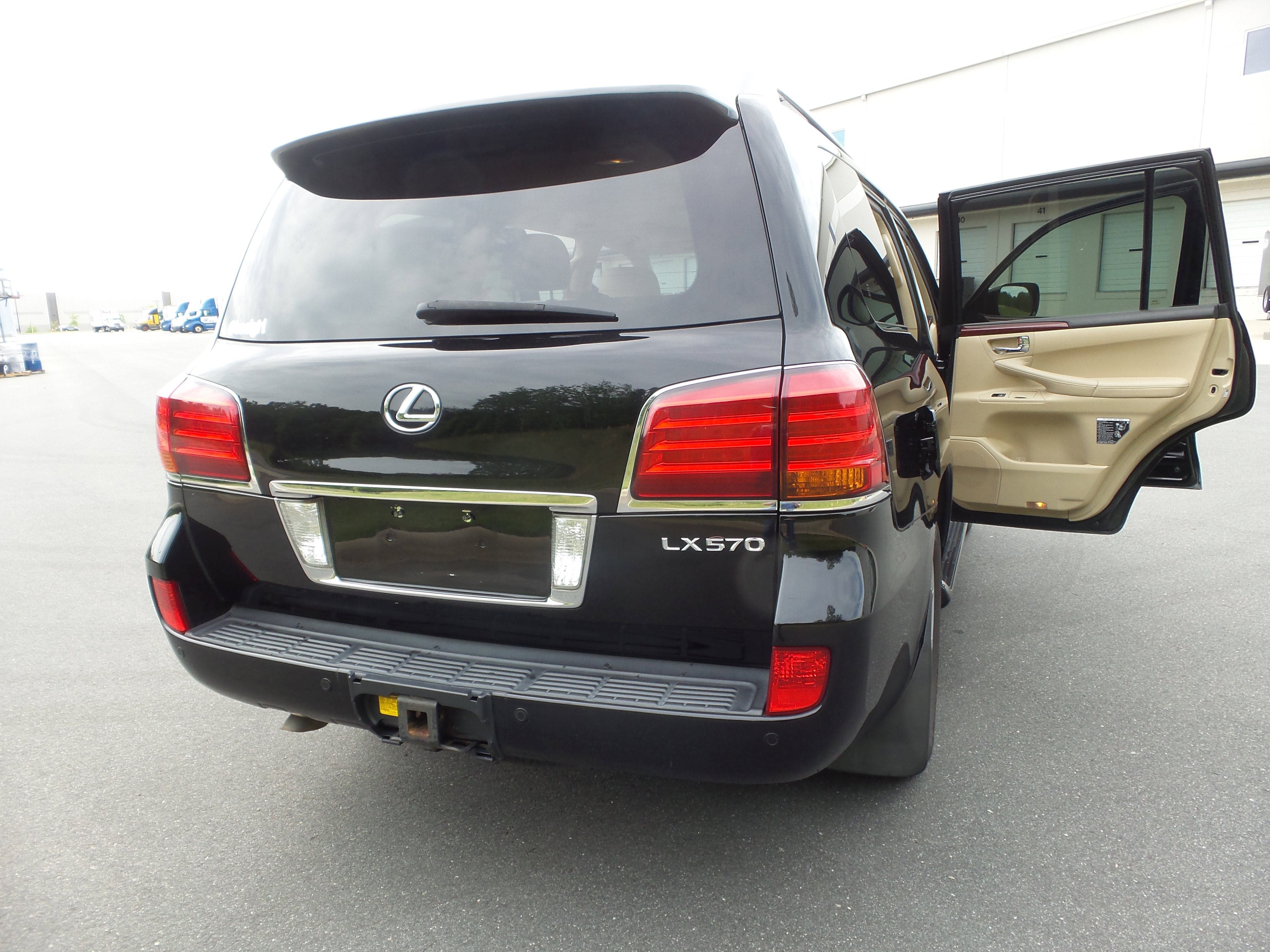 Used 2011 Lexus LX 570 4WD image 55