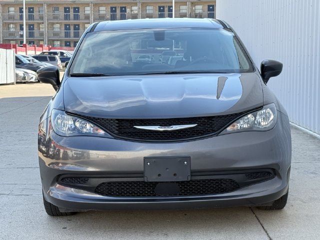 Used 2022 Chrysler Voyager LX FWD image 7