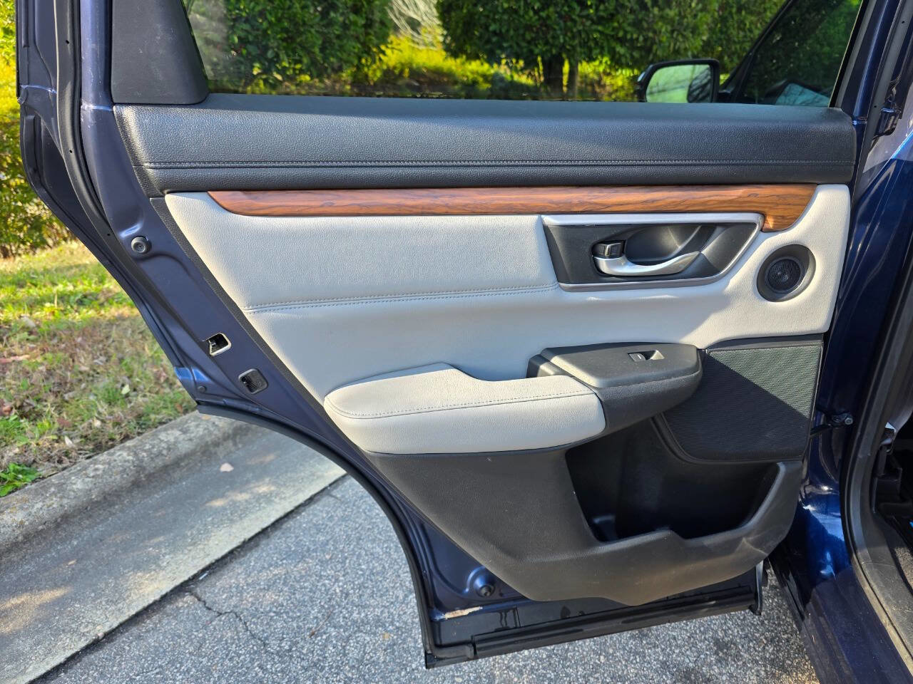 Used 2017 Honda CR-V Touring image 31