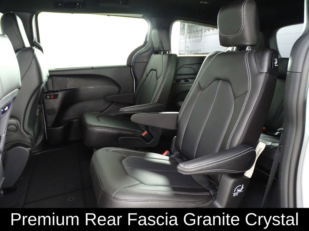 New 2026 Chrysler Pacifica Select image 11