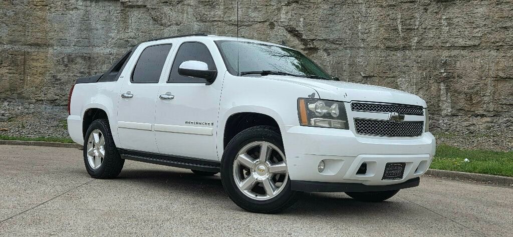 Used 2008 Chevrolet Avalanche LTZ w/ LTZ Preferred Equipment Group AWD/4WD image 9