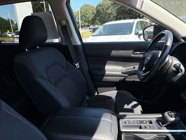 Used 2025 Nissan Pathfinder SV FWD image 12