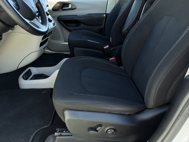 Used 2021 Chrysler Voyager LX FWD image 20
