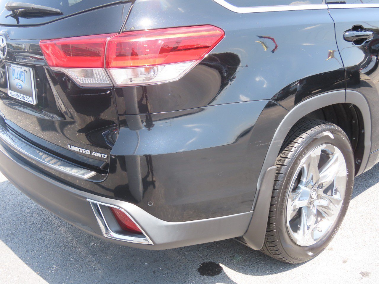Used 2018 Toyota Highlander Limited Platinum AWD/4WD image 12