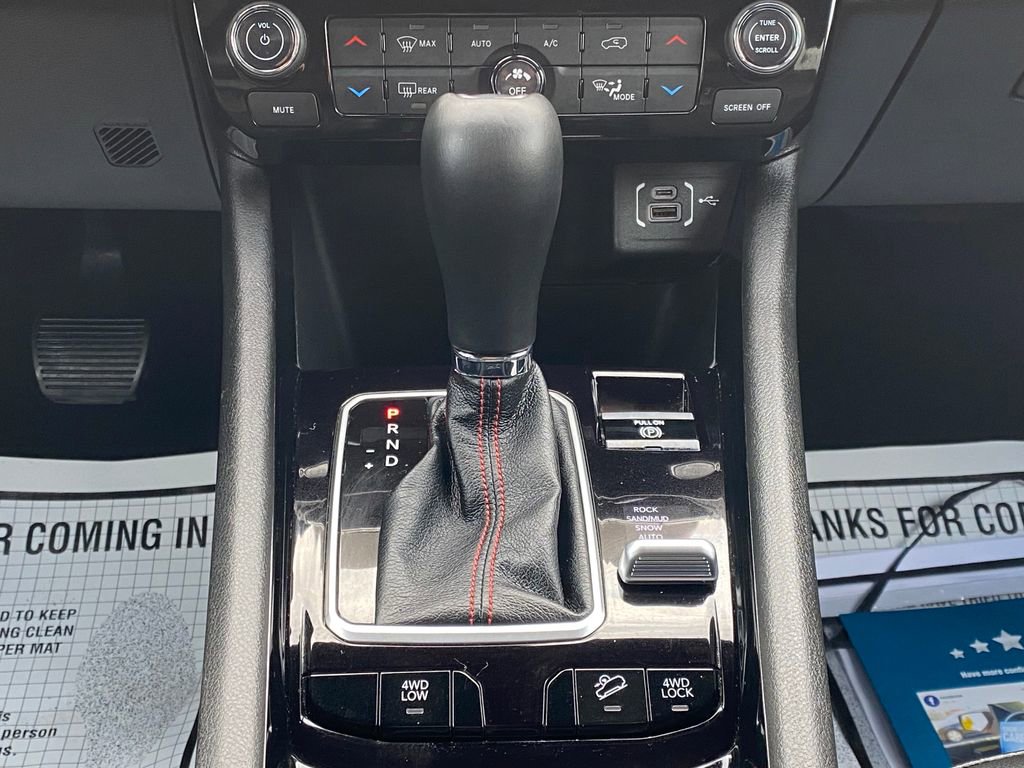 Used 2025 Jeep Compass Trailhawk image 23