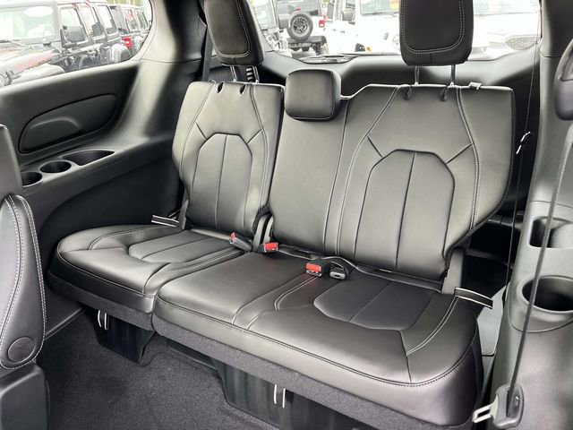 New 2026 Chrysler Pacifica Select w/ S Appearance Package AWD/4WD image 17