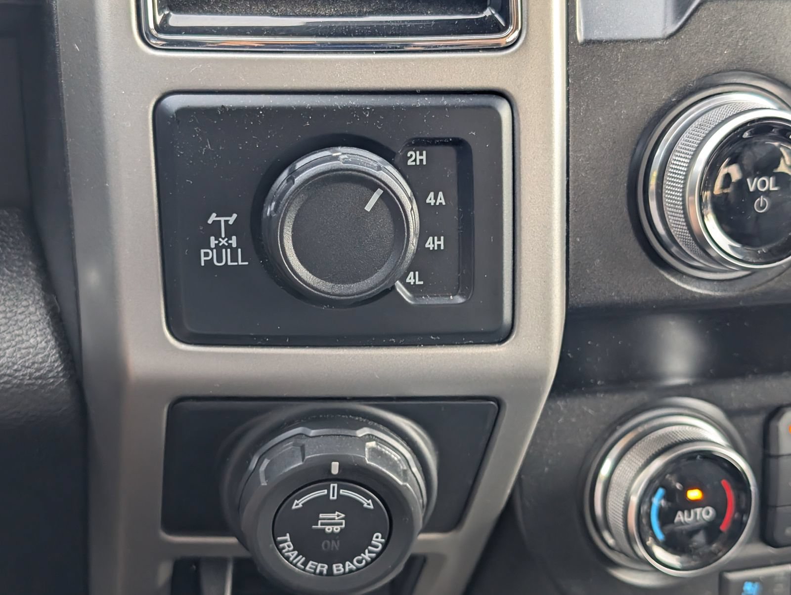 Used 2020 Ford F150 Lariat w/ Equipment Group 502A Luxury AWD/4WD image 12