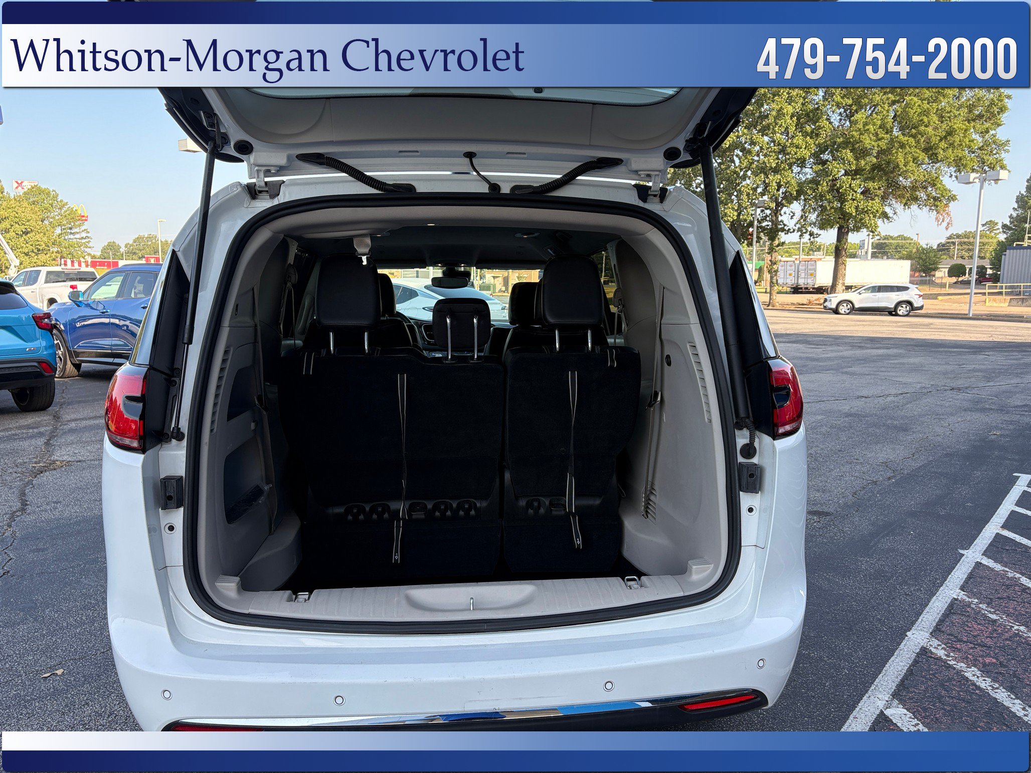 Used 2023 Chrysler Pacifica Touring-L FWD image 36