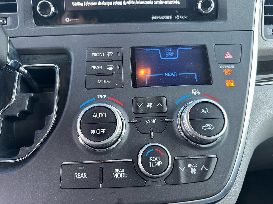 Used 2018 Toyota Sienna XLE w/ XLE Navigation Package AWD/4WD image 41
