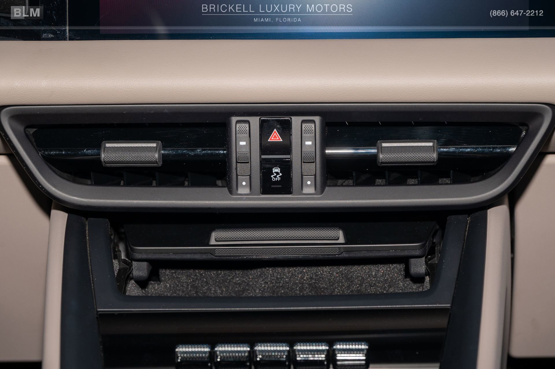 Used 2025 Porsche Macan 4 Electric image 23