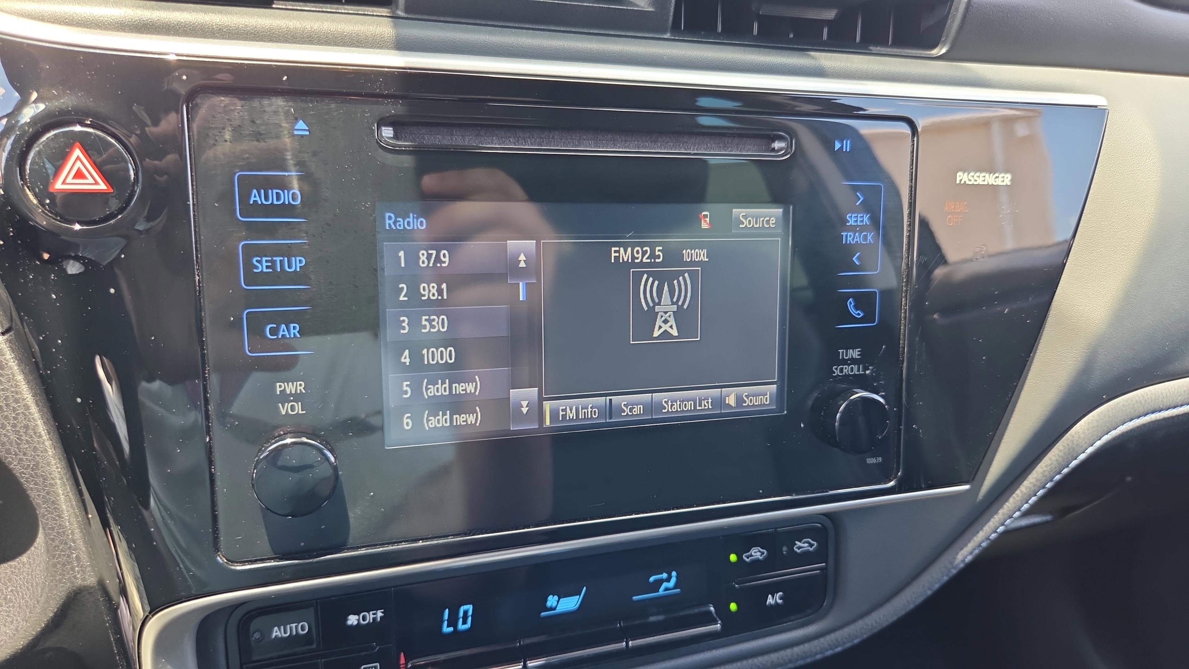 Used 2017 Toyota Corolla SE FWD image 15