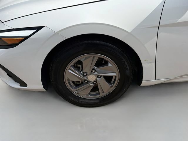 Certified 2025 Hyundai Elantra SE FWD image 29