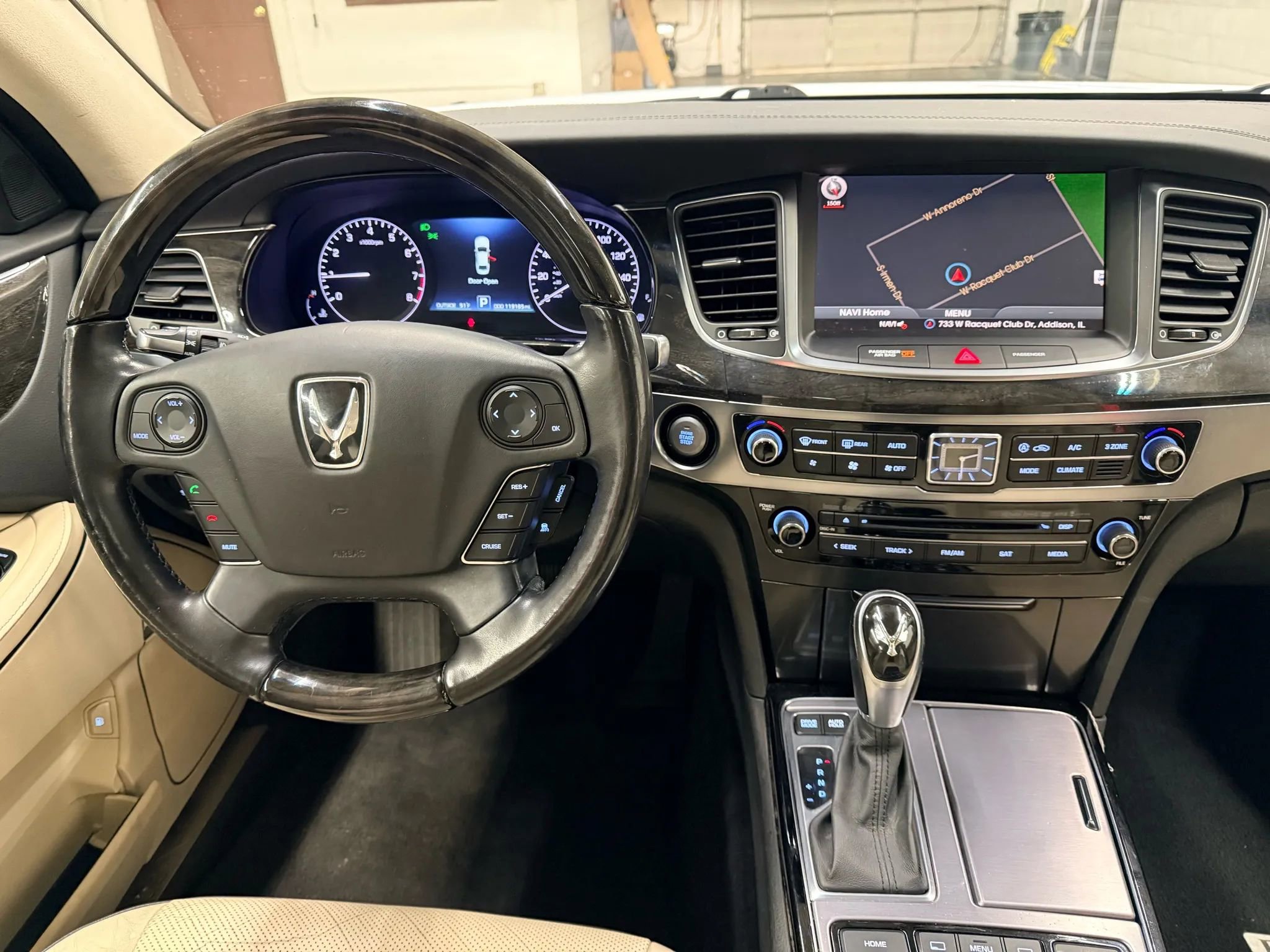 Used 2014 Hyundai Equus Signature RWD image 10