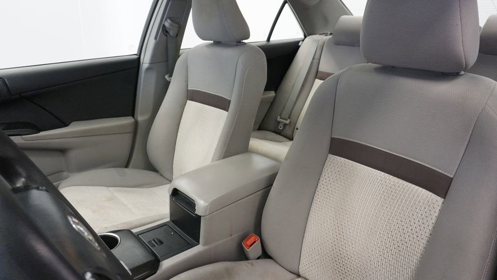Used 2013 Toyota Camry LE image 28