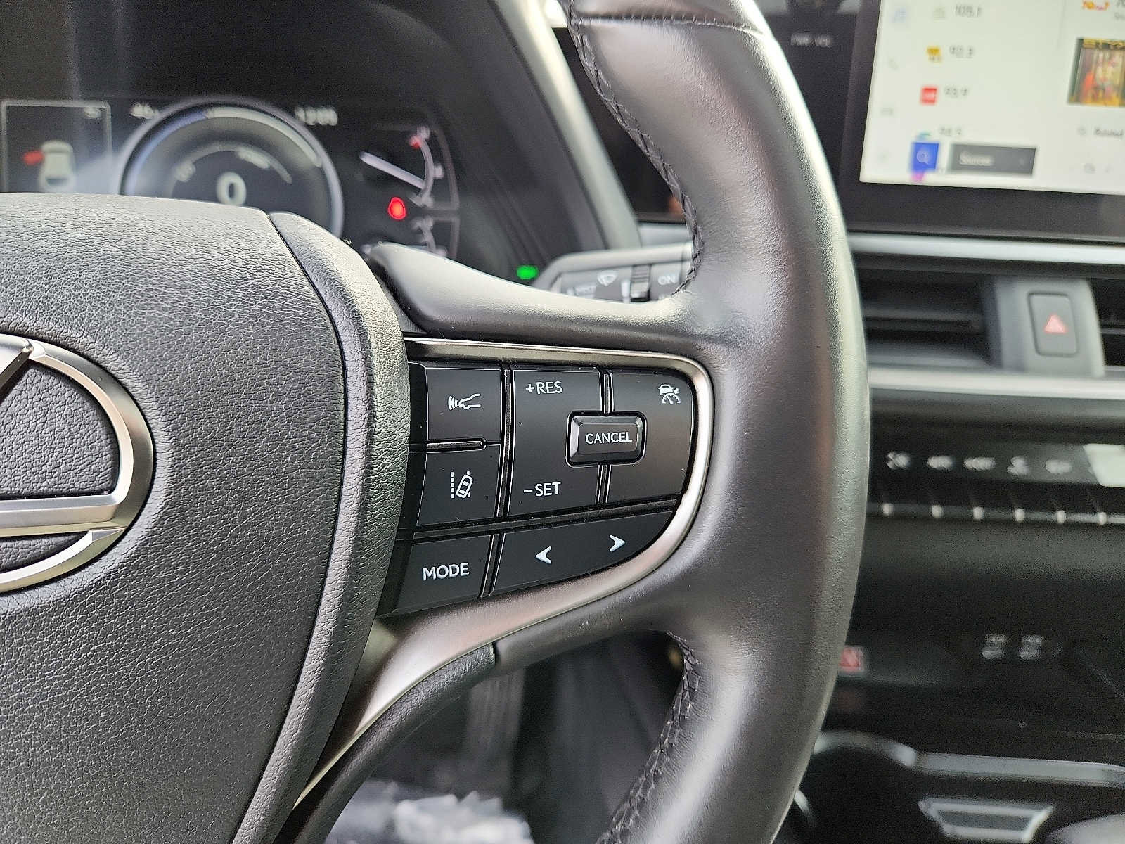 Used 2024 Lexus UX 250h AWD w/ Premium Package image 21