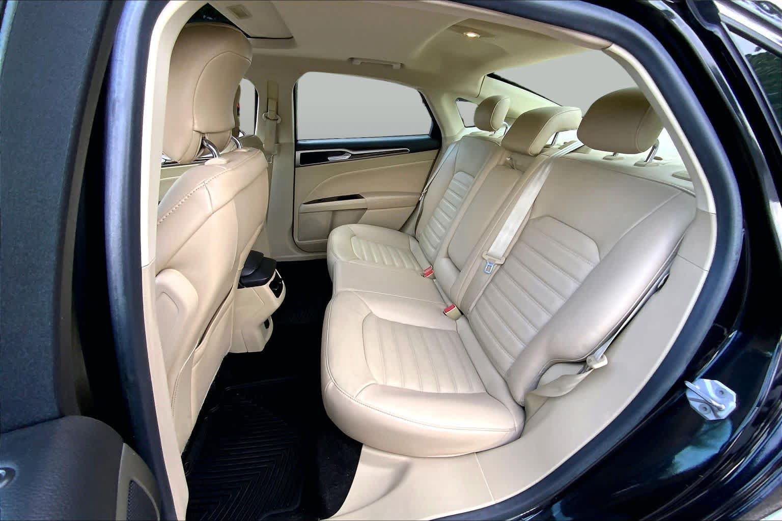Used 2014 Ford Fusion SE w/ Equipment Group 202A FWD image 19