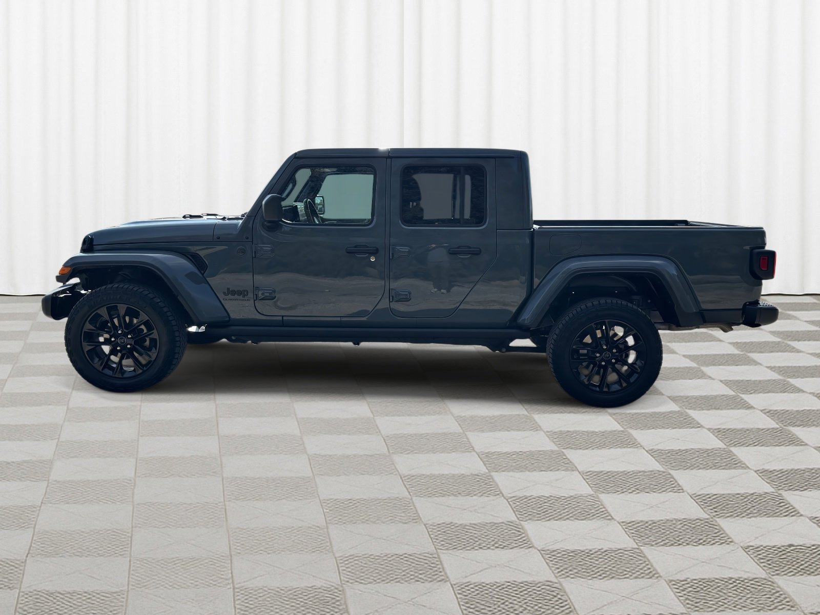 Used 2025 Jeep Gladiator Sport image 6