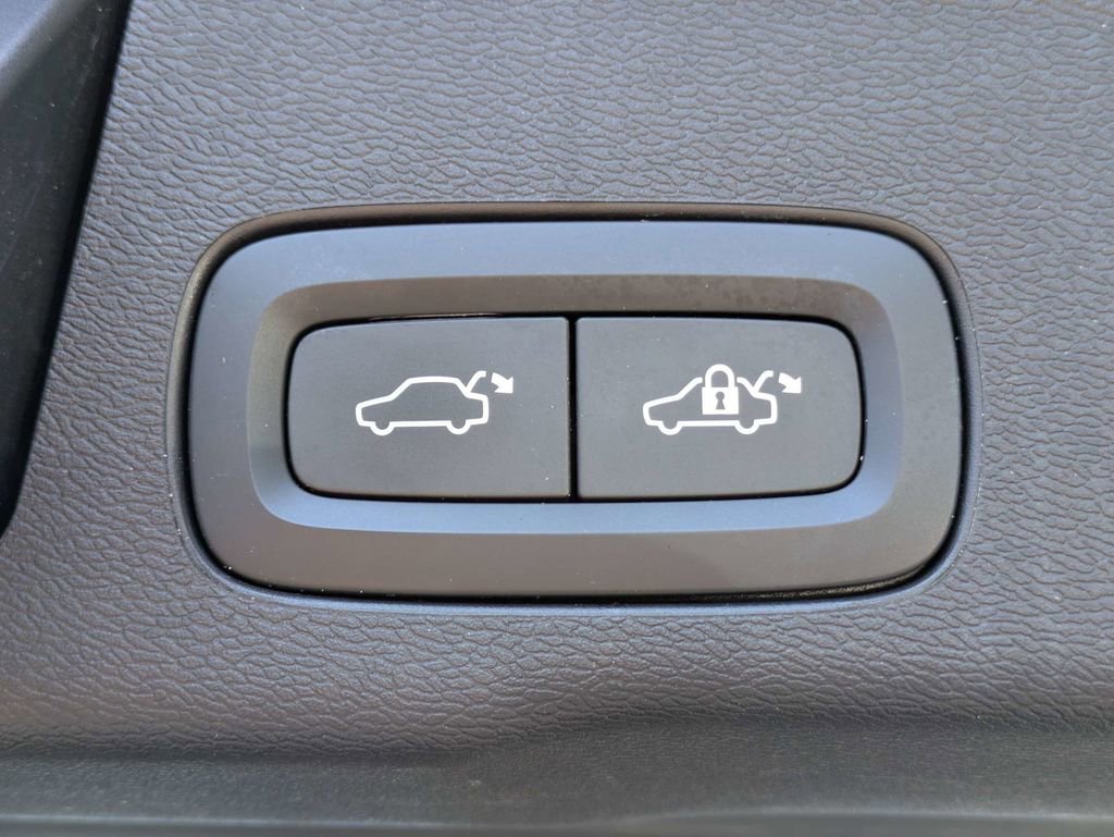 Certified 2023 Volvo XC60 B5 Plus w/ Climate Package FWD image 14