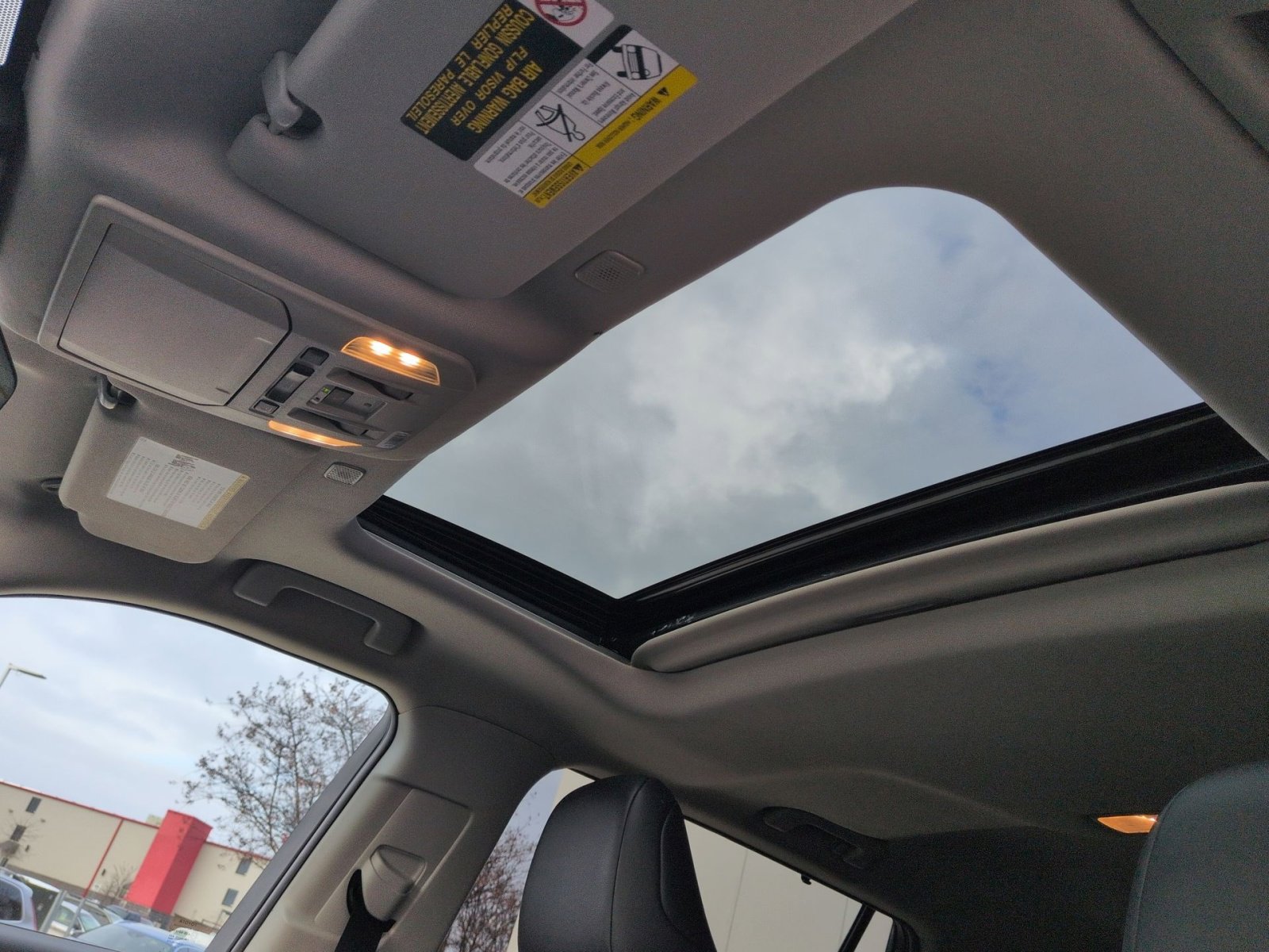 Used 2024 Toyota Highlander LE image 23