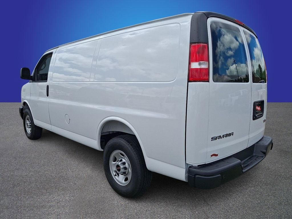 New 2026 GMC Savana 3500 w/ Driver Convenience Package RWD image 4