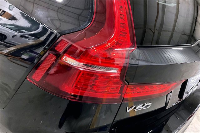 Certified 2025 Volvo V60 B5 Cross Country Plus image 31
