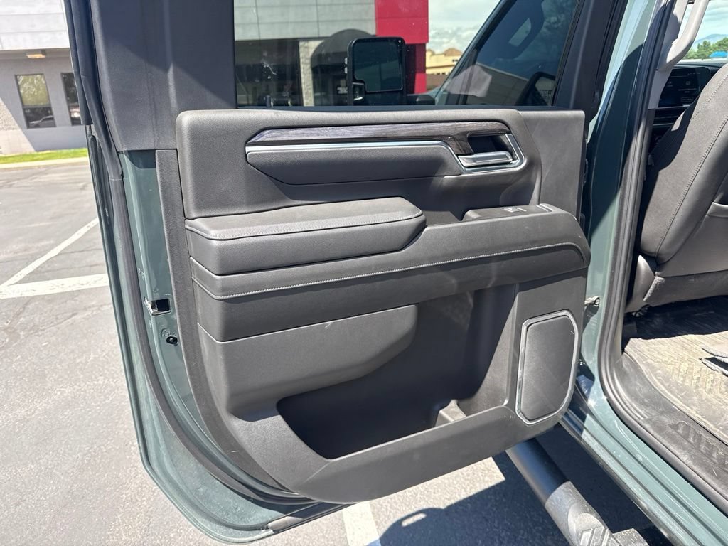 Used 2025 Chevrolet Silverado 3500 LTZ w/ LTZ Plus Package AWD/4WD image 15