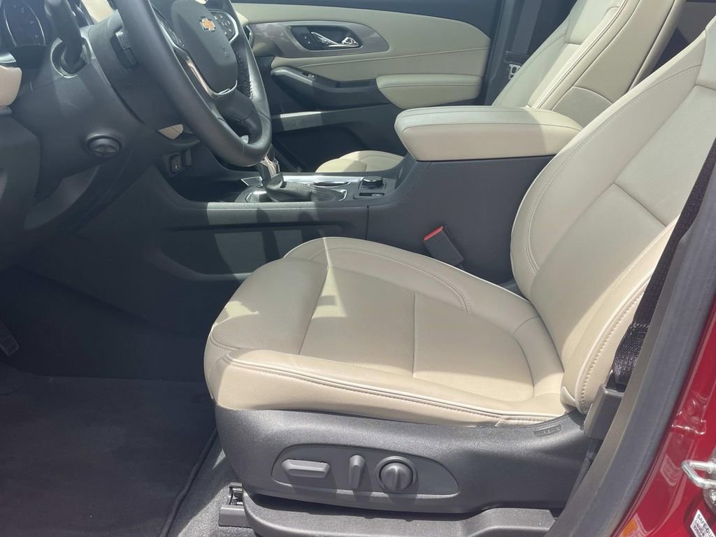 Used 2022 Chevrolet Traverse Premier FWD image 21