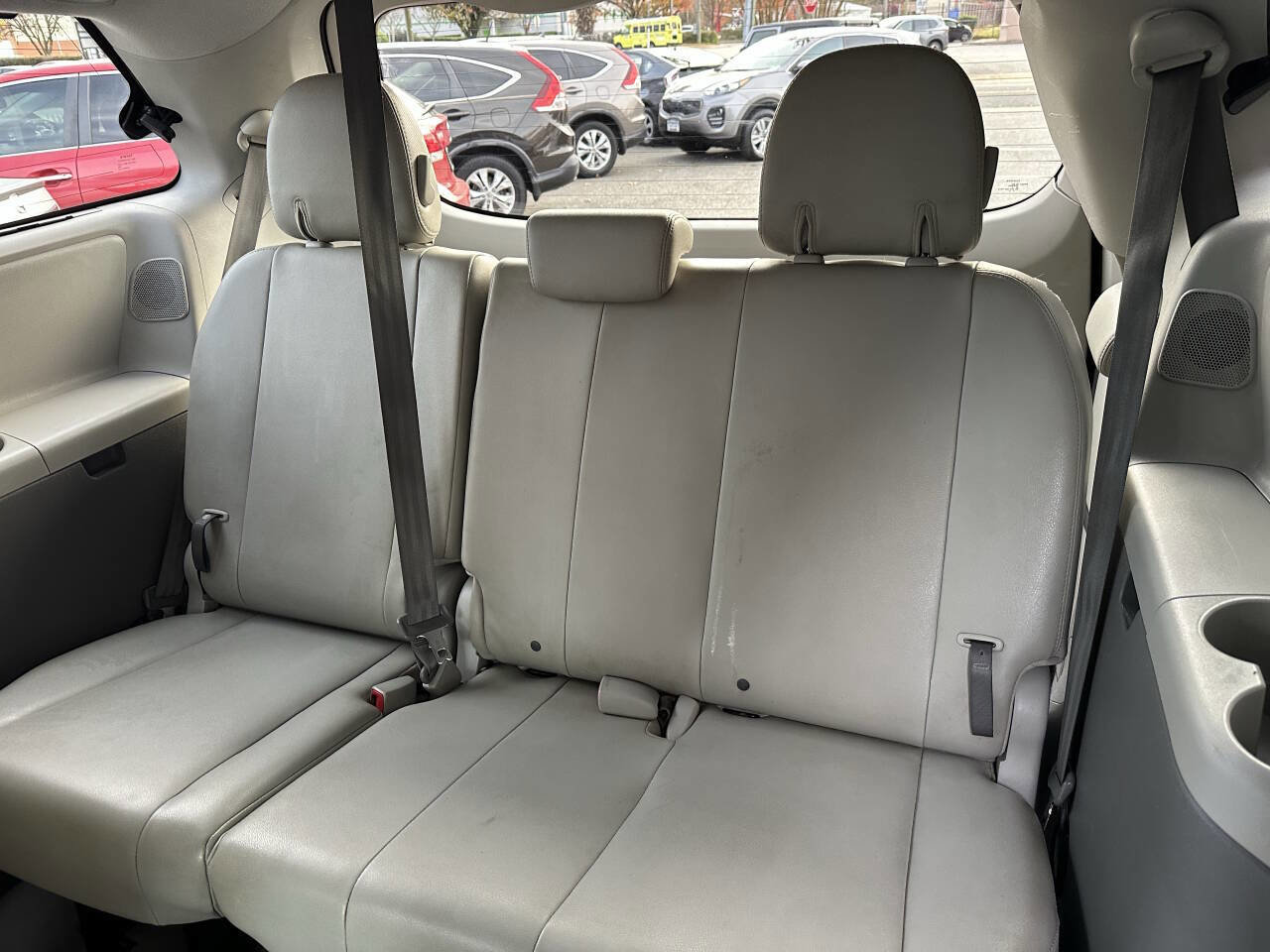 Used 2011 Toyota Sienna XLE image 19