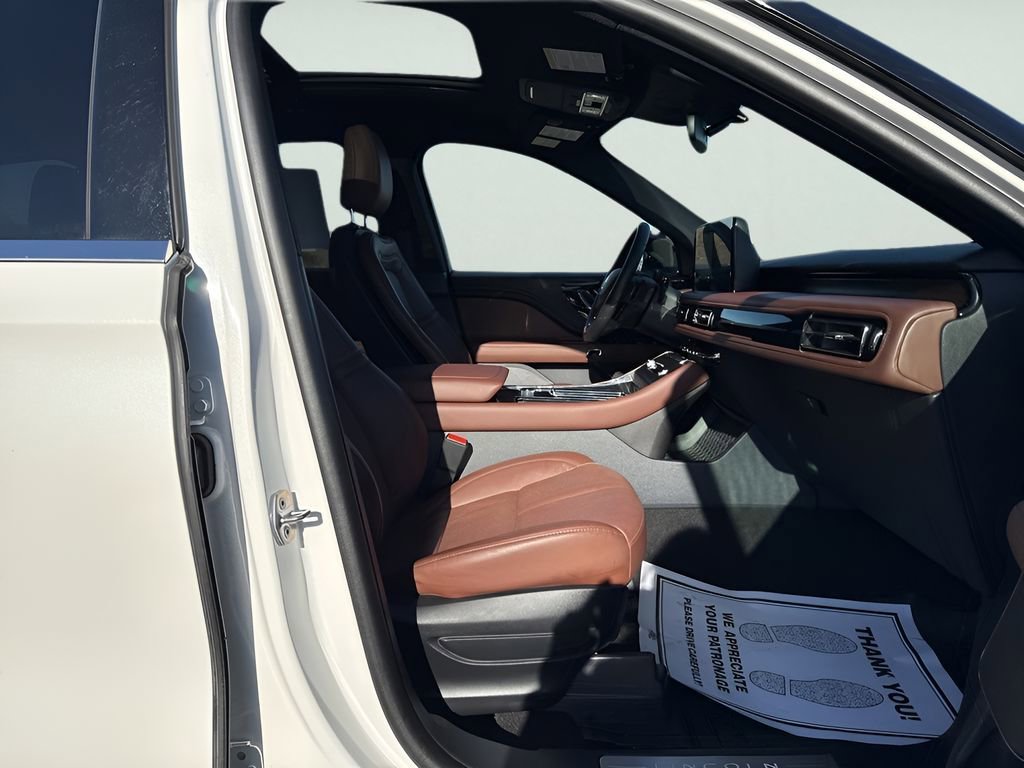 Used 2025 Lincoln Aviator Reserve image 11