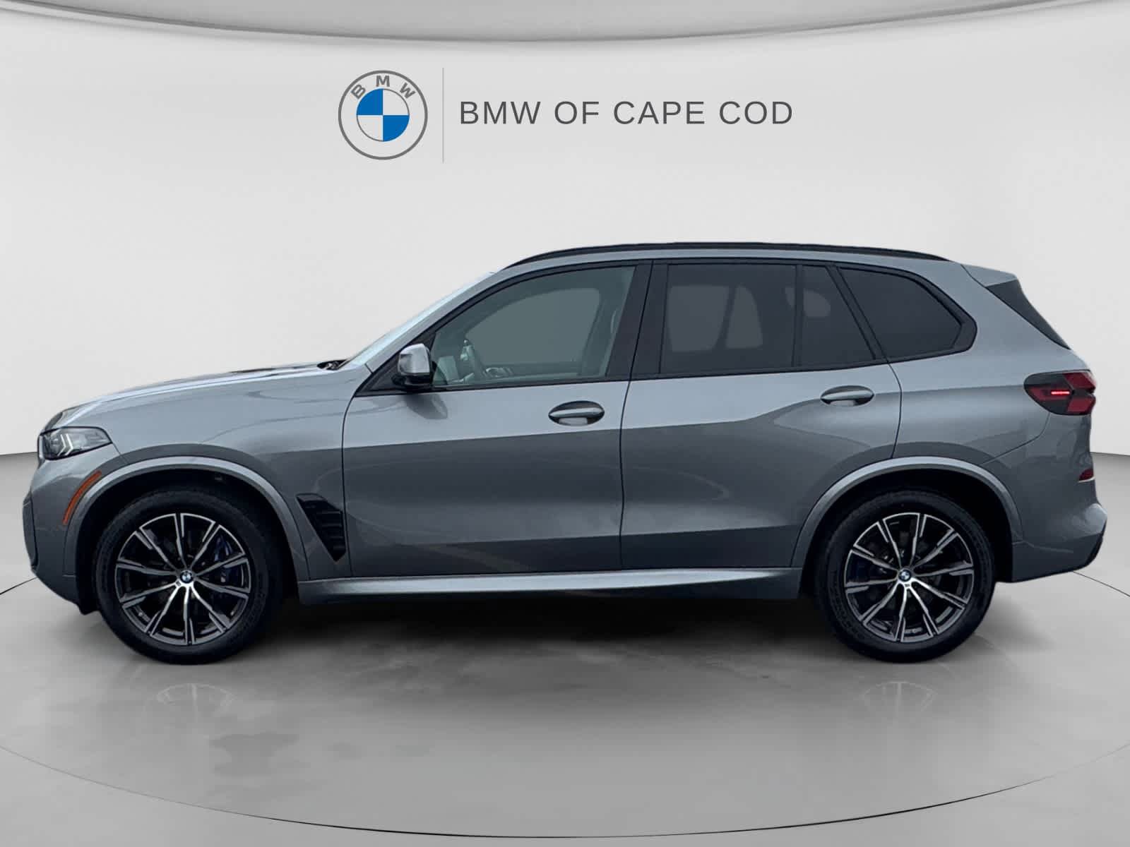 Used 2025 BMW X5 xDrive40i w/ M Sport Package AWD/4WD image 4