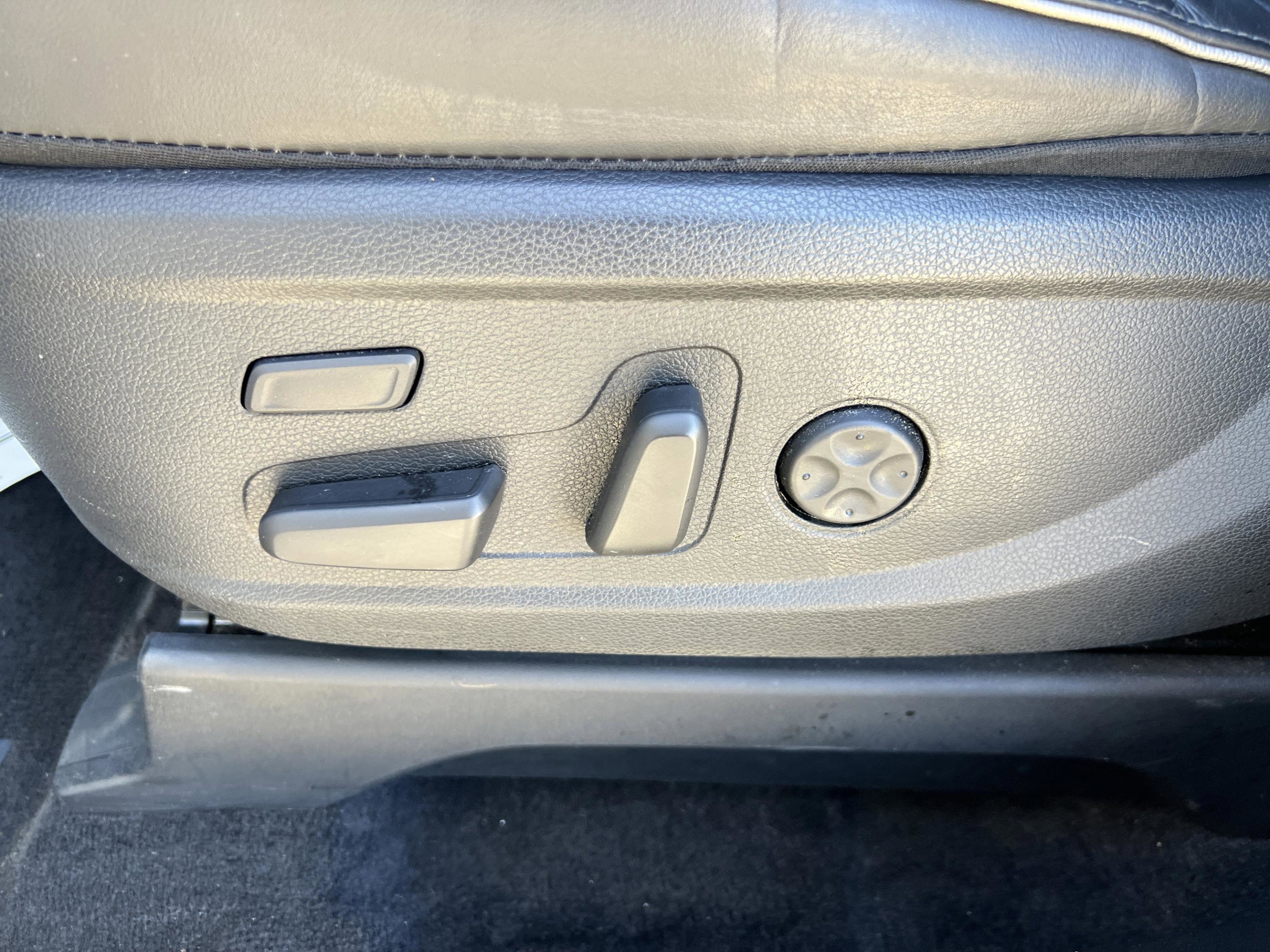 Used 2022 Hyundai Palisade Limited w/ Winter Package image 23