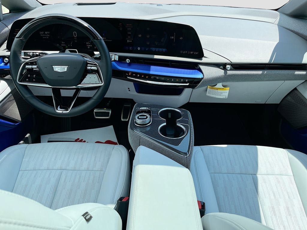New 2025 Cadillac Optiq Sport 2 w/ LPO, Floor Liner Package AWD/4WD image 28