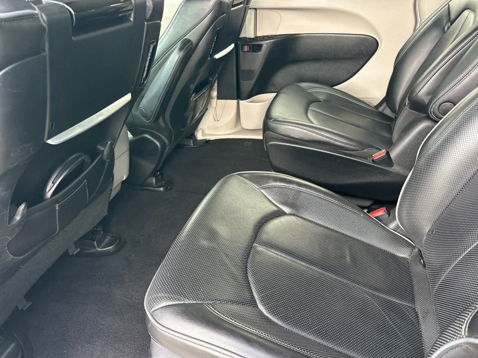 Used 2018 Chrysler Pacifica Limited w/ Advanced Safetytec Group FWD image 5