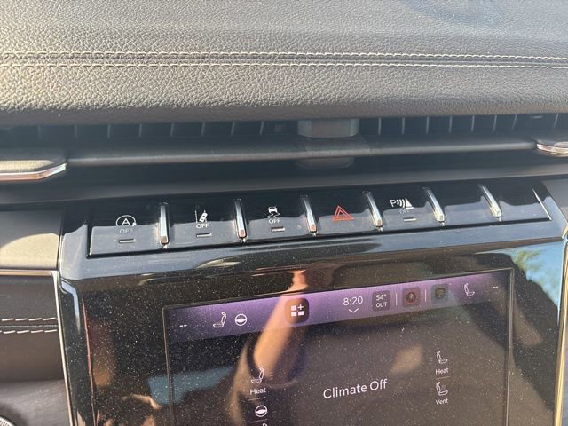 Used 2022 Jeep Grand Cherokee Limited w/ Luxury Tech Group II image 38