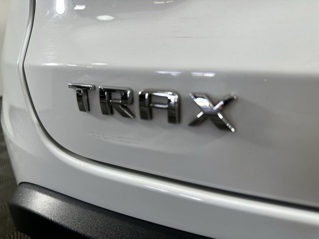 Used 2024 Chevrolet Trax LT w/ Driver Confidence Package FWD image 32