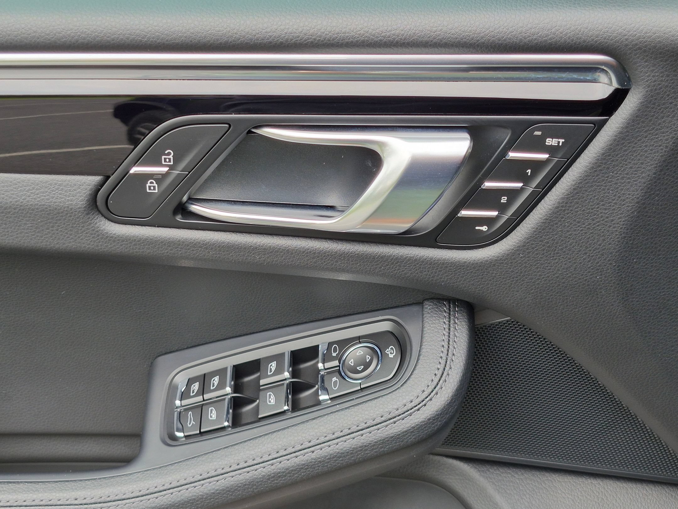 Certified 2026 Porsche Macan AWD/4WD image 23