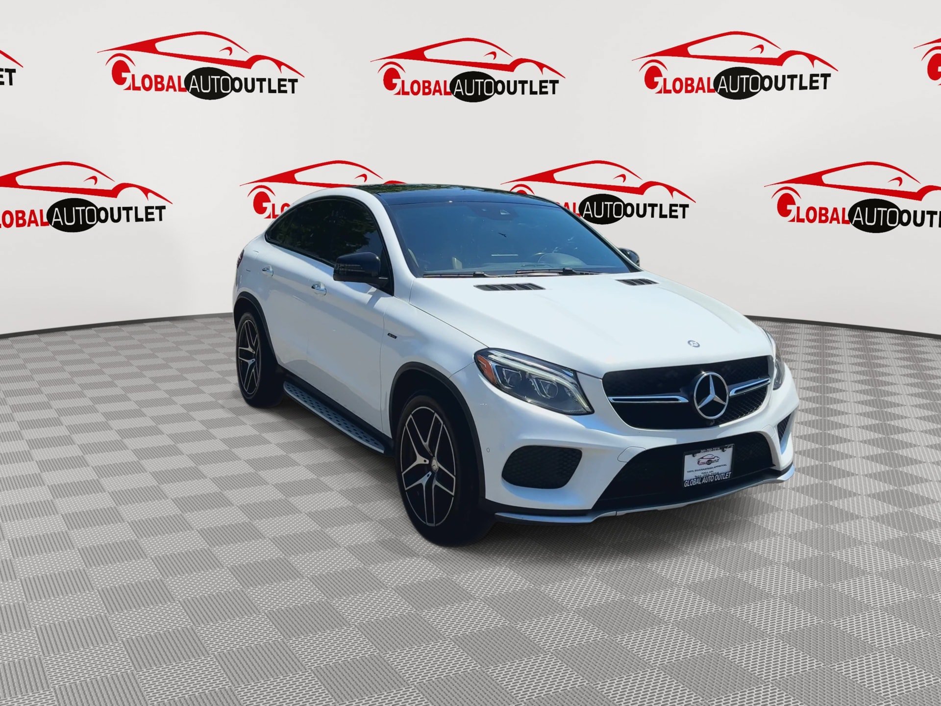Used 2016 Mercedes-Benz GLE 450 4MATIC Coupe w/ Premium Package image 2