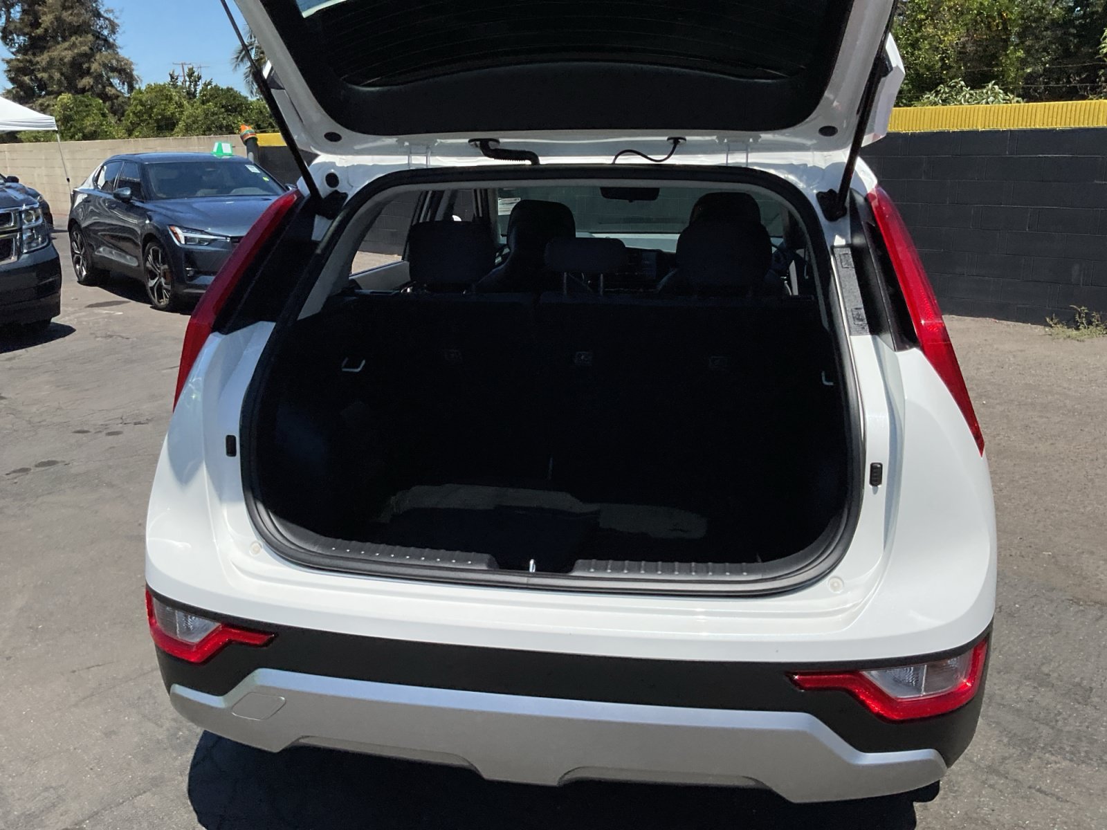 Used 2025 Kia Niro LX FWD image 26