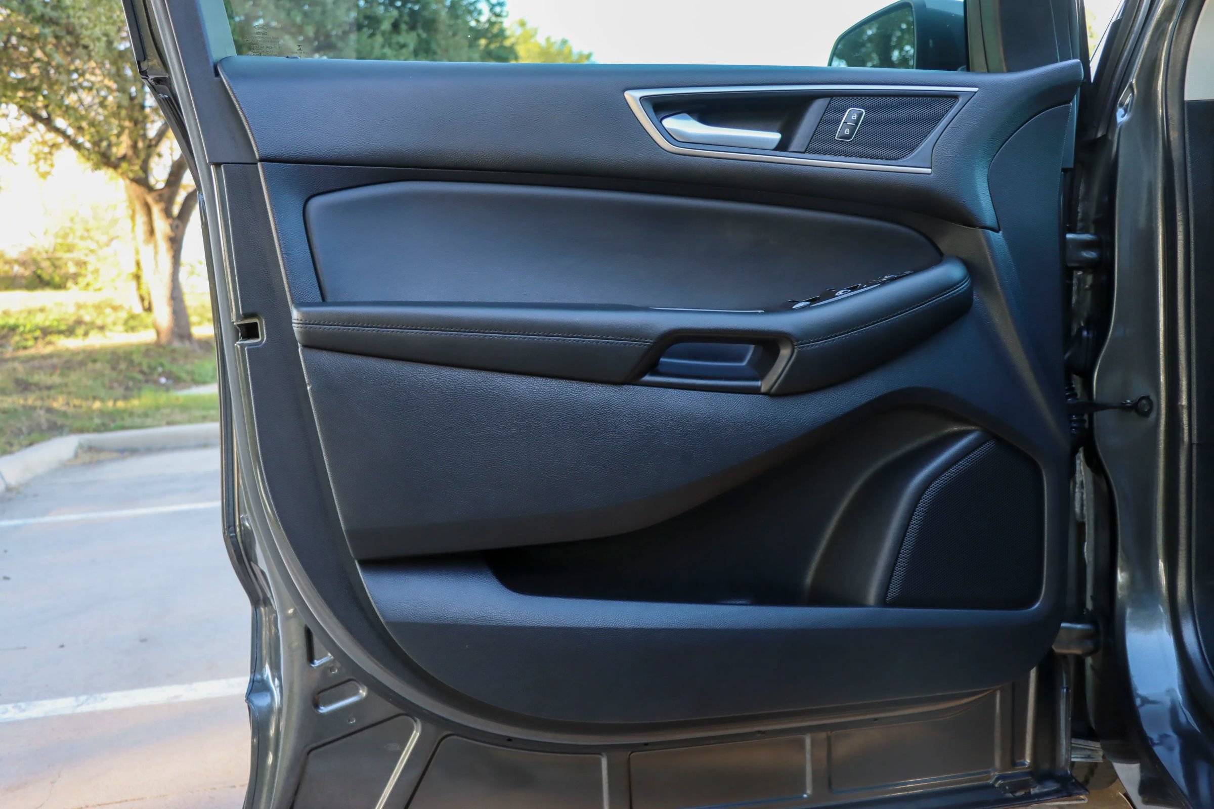 Used 2019 Ford Edge SEL w/ Equipment Group 201A FWD image 13