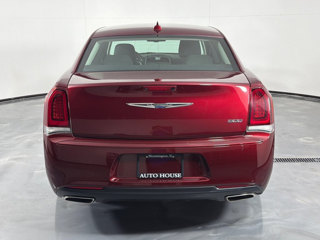 Used 2019 Chrysler 300 Touring w/ Sport Appearance Package RWD image 6