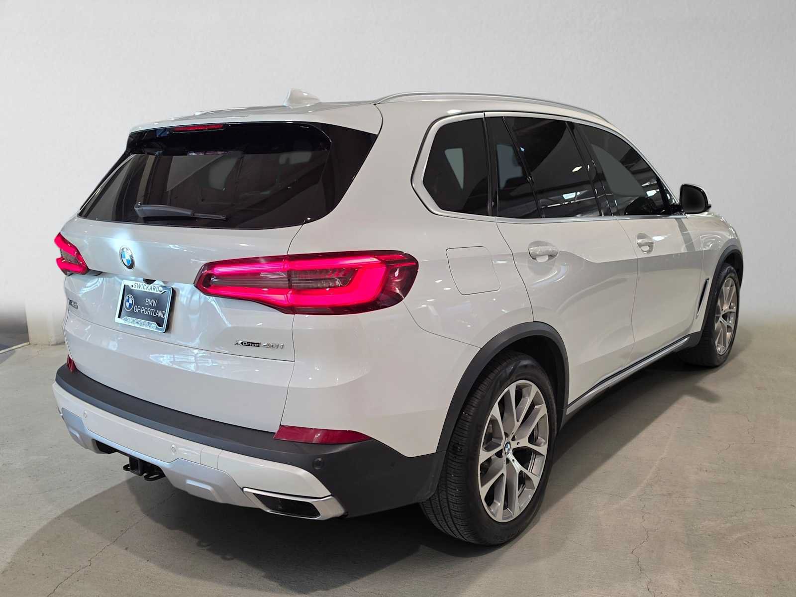 Used 2019 BMW X5 xDrive40i w/ Premium Package AWD/4WD image 3