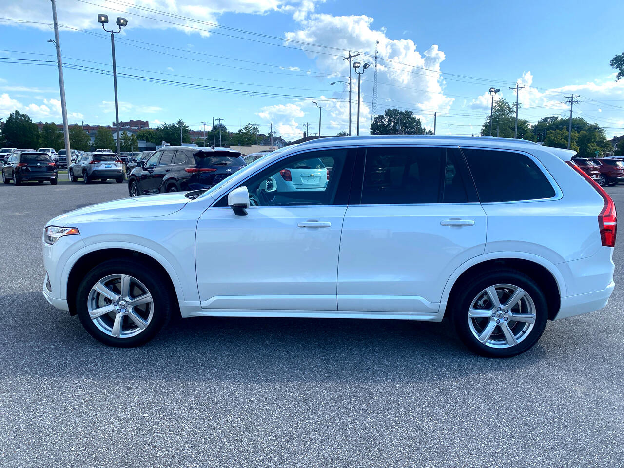 Used 2023 Volvo XC90 B5 Core w/ Protection Package Premier image 8