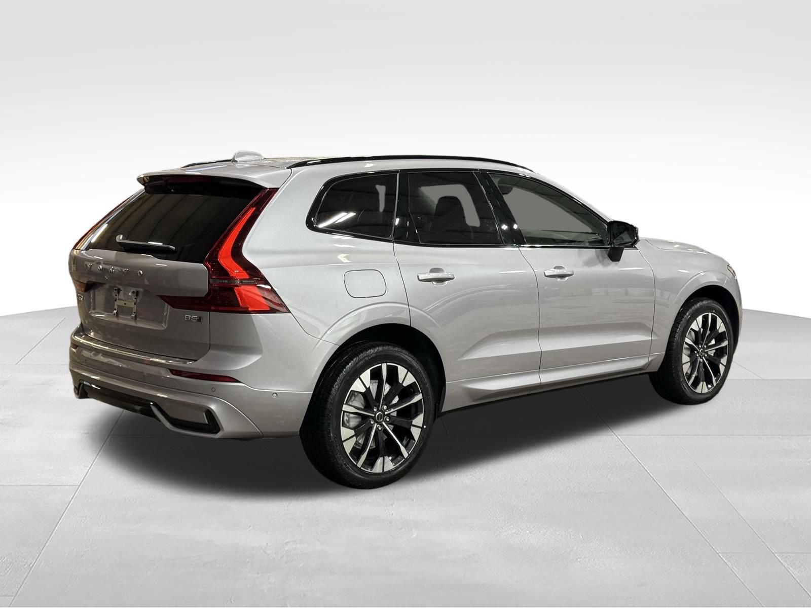 New 2026 Volvo XC60 B5 Plus w/ Protection Package Premier AWD/4WD image 6